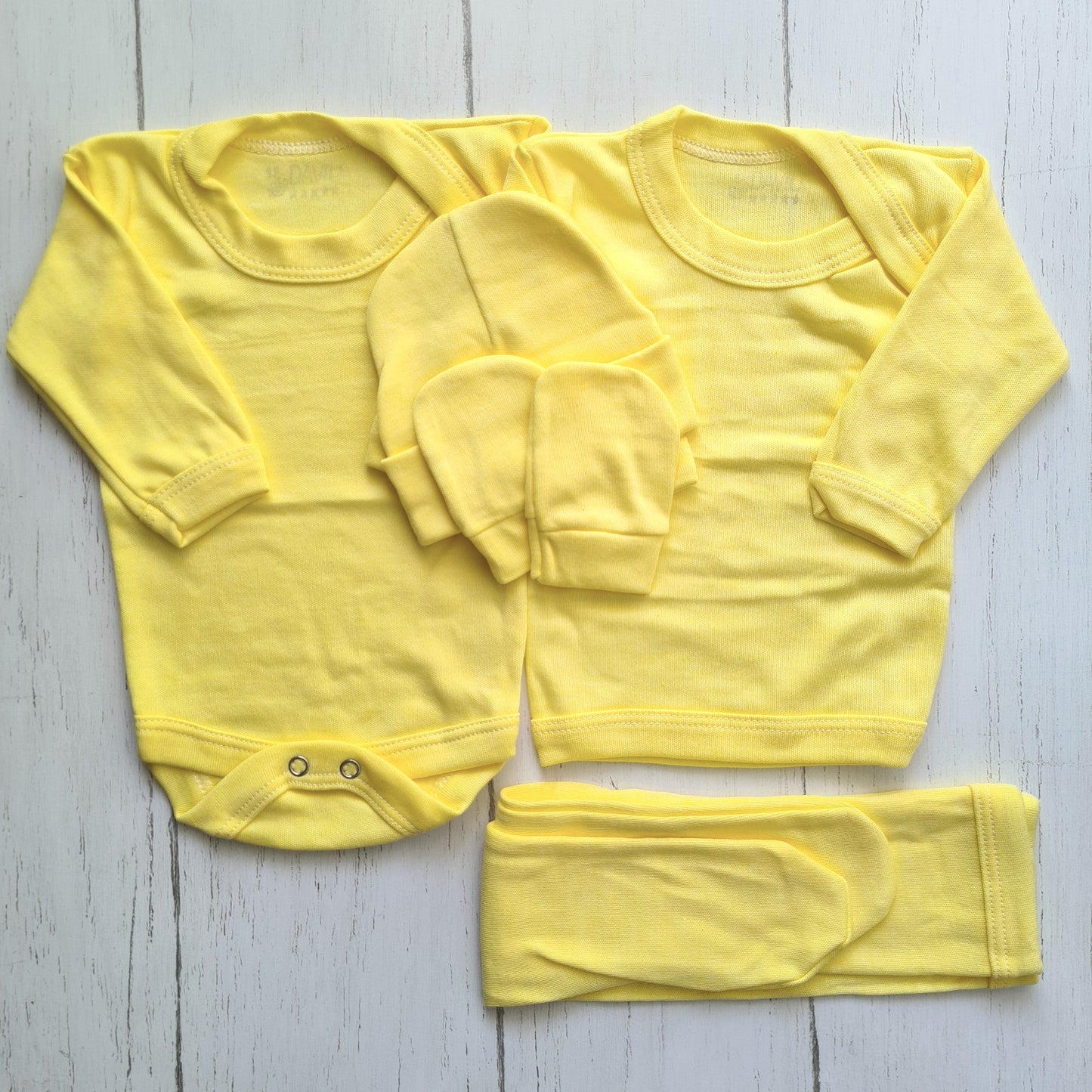 Set ajuar de 5 piezas 100% algodón para bebé - color amarillo