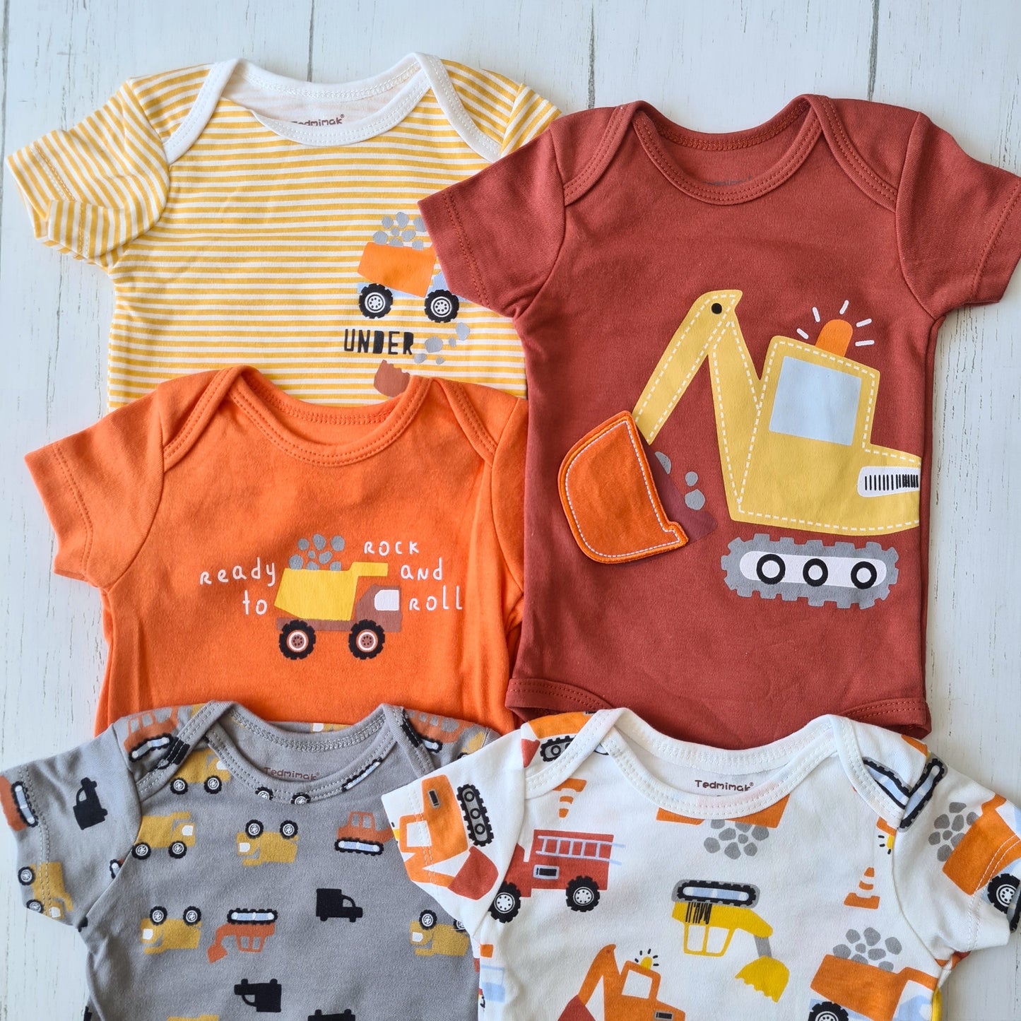 Set de 5 bodies manga corta 100% algodón para bebé - ¡Últimos en stock!