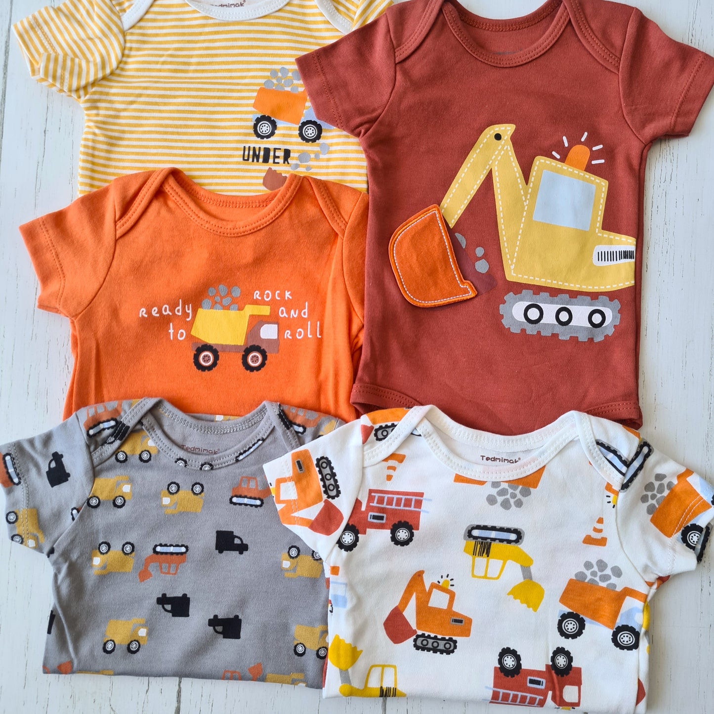 Set de 5 bodies manga corta 100% algodón para bebé - ¡Últimos en stock!