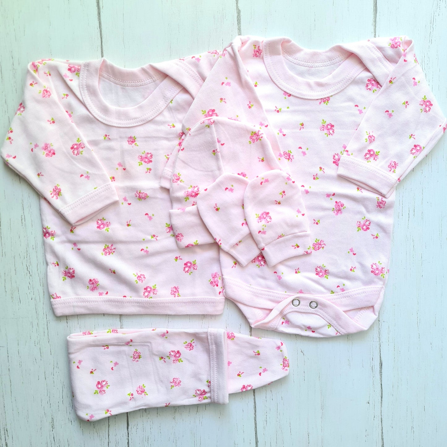 Set ajuar de 5 piezas 100% algodón para bebé - diseño rosa floreado