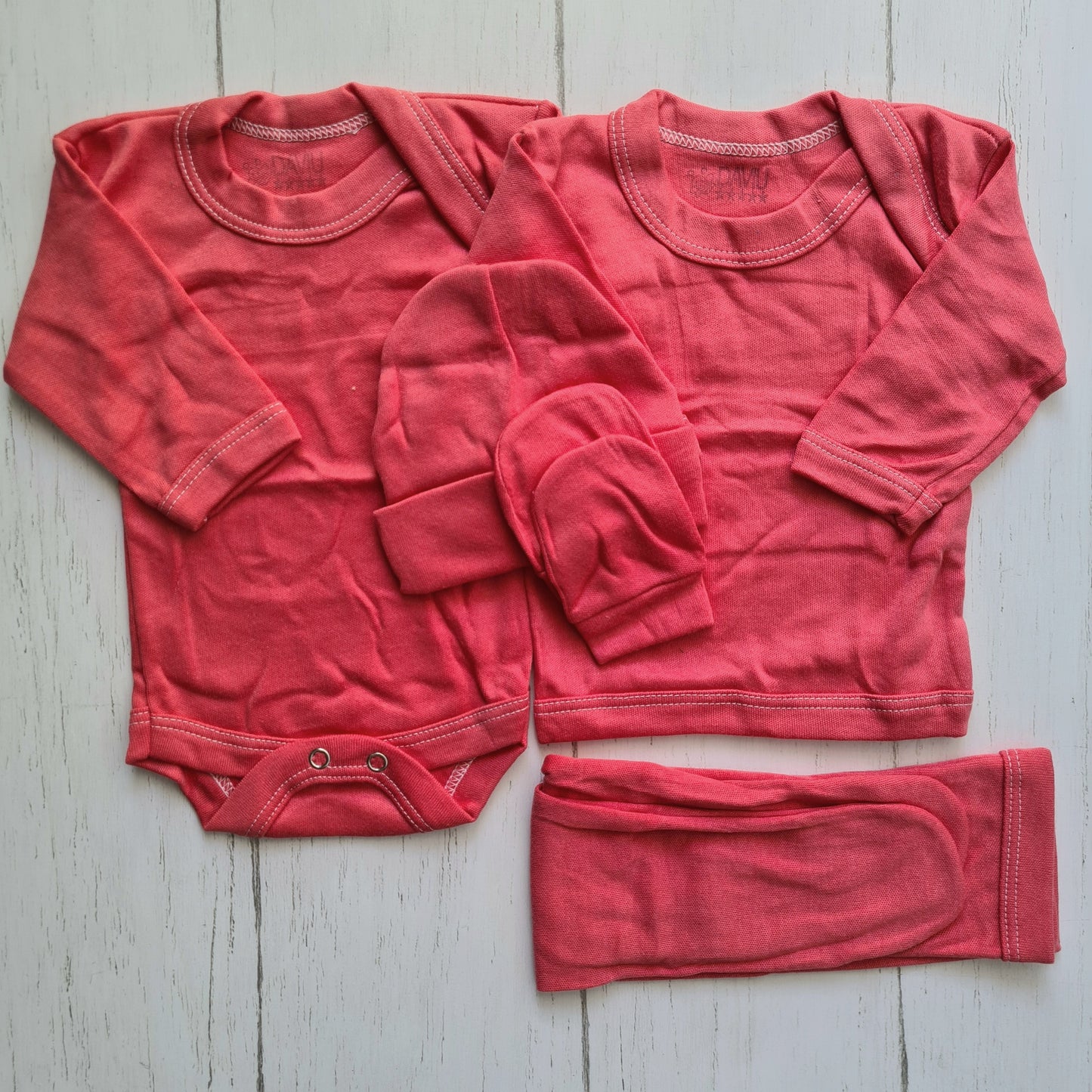 Set ajuar de 5 piezas 100% algodón para bebé - color coral