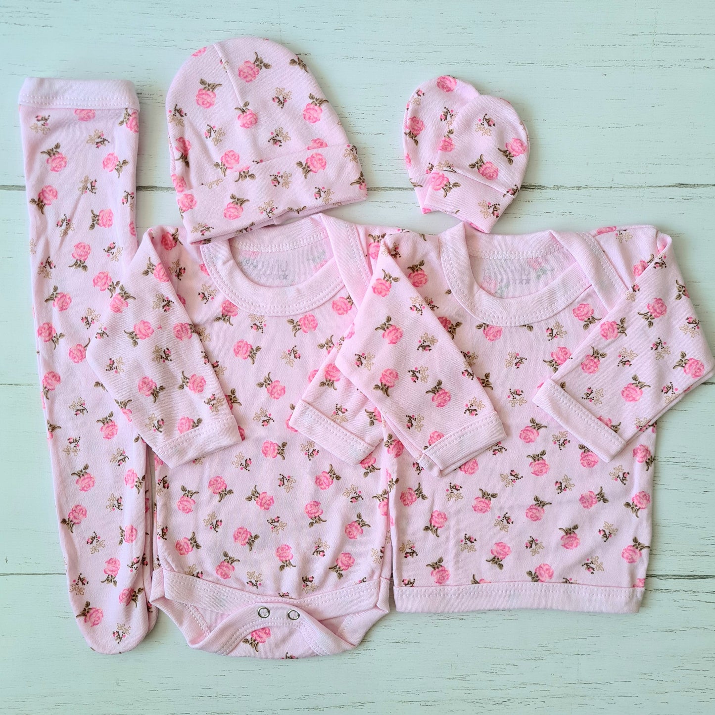 Set ajuar de 5 piezas 100% algodón para bebé - diseño rosa floreado