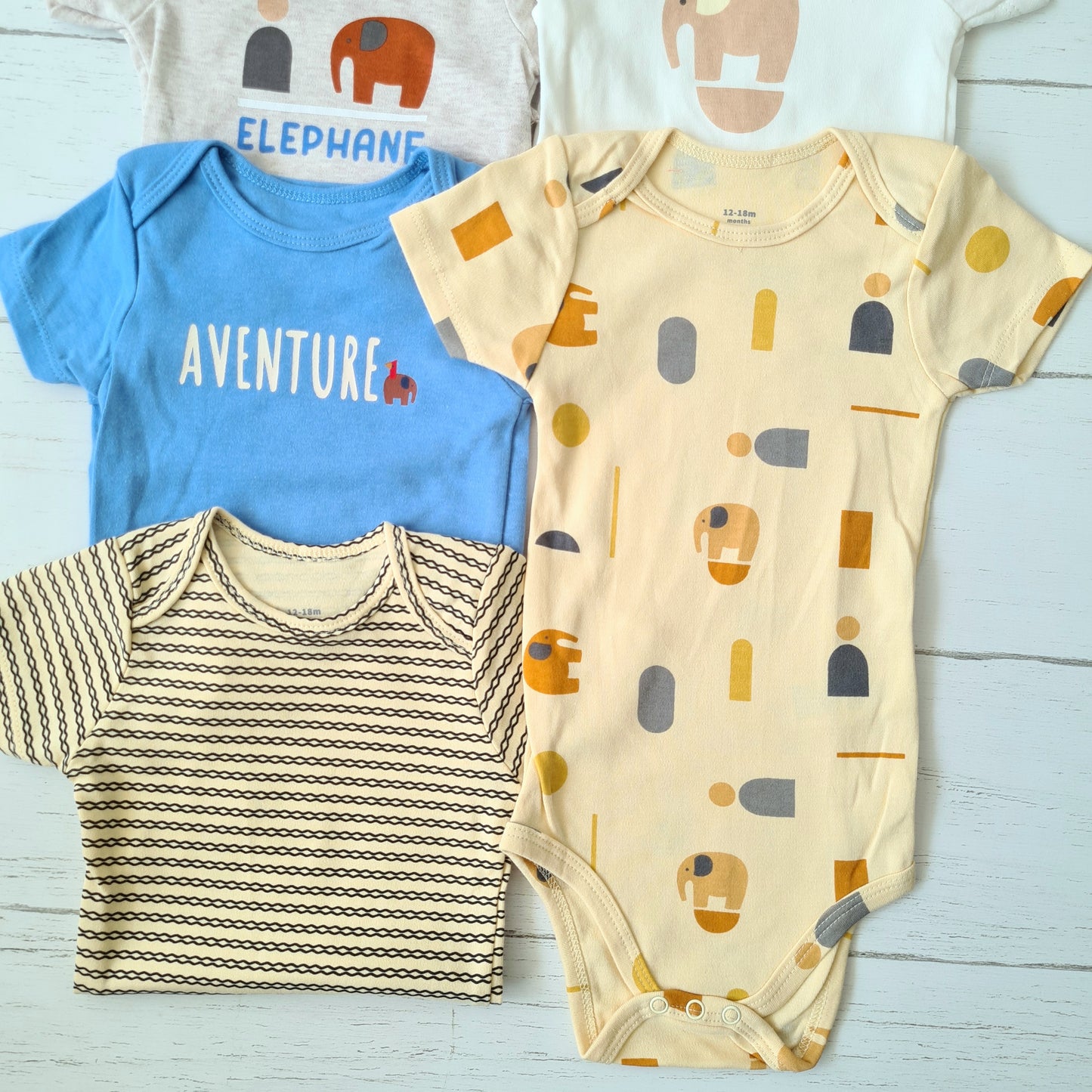 Set de 5 bodies manga corta 100% algodón para bebé - ¡Últimas unidades disponibles!